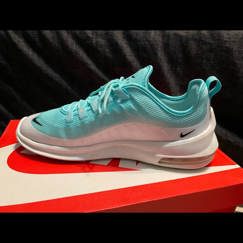9 1/2 Light aqua air max axis women’s Nike shoes